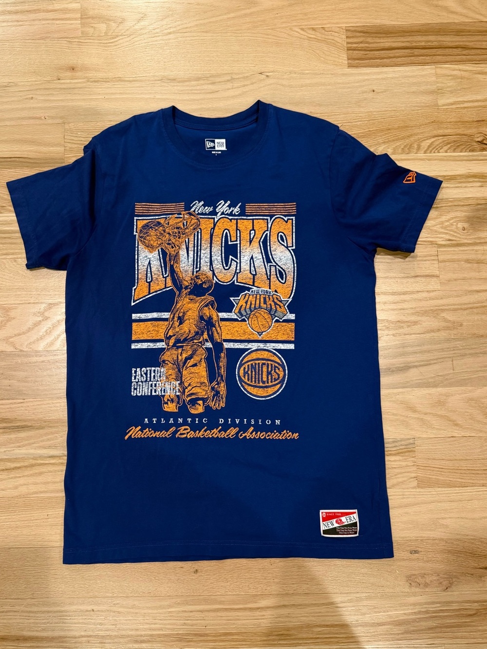 New Era Knicks Graphic Tee - Navy & Orange